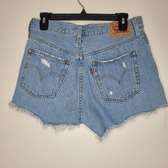 Levi’s 501 high-rise denim shorts frayed light wash button-fly Size 28 - Picture 4 of 10